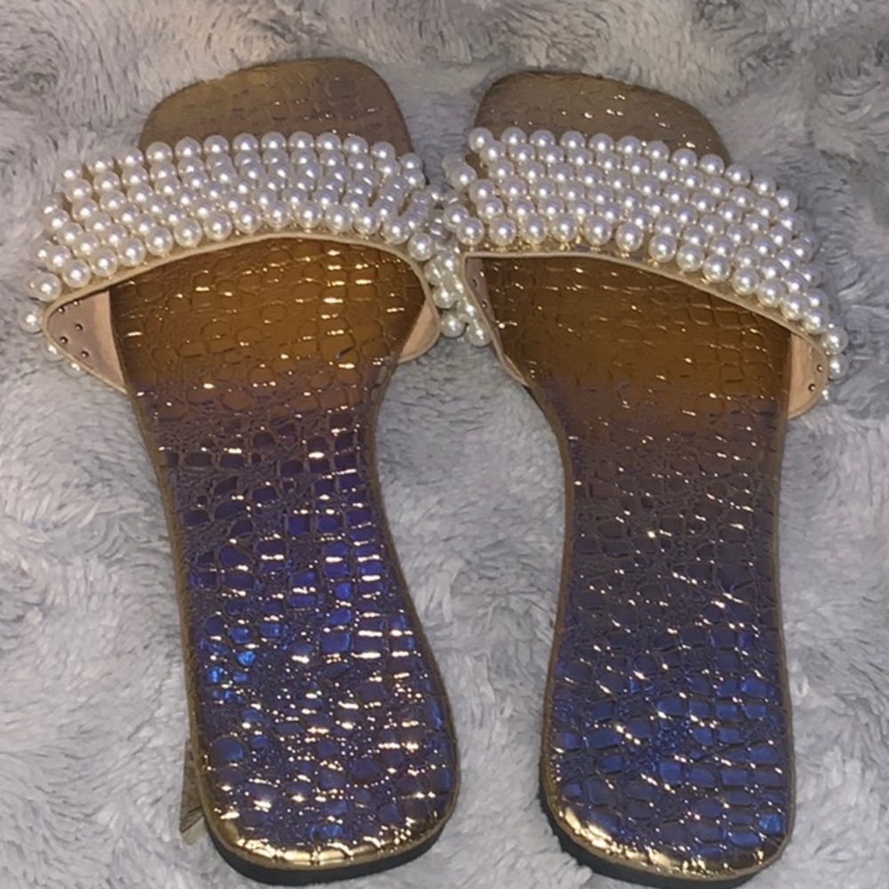 Elegant Gold and Pearl Embellished Sandals - Picture 2 of 5
